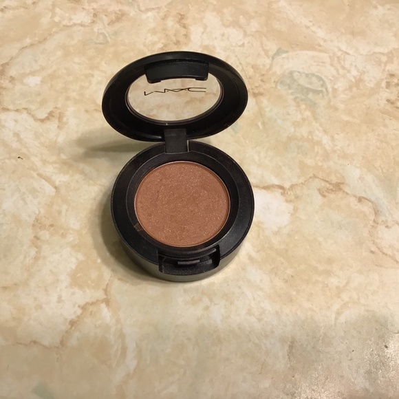 🤩WOW🔥 4  🎉NWOT swatched only Mac Eyeshadow - Picture 4 of 5